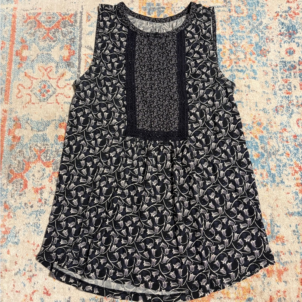 Ann Taylor Loft sleeveless crochet detail print top